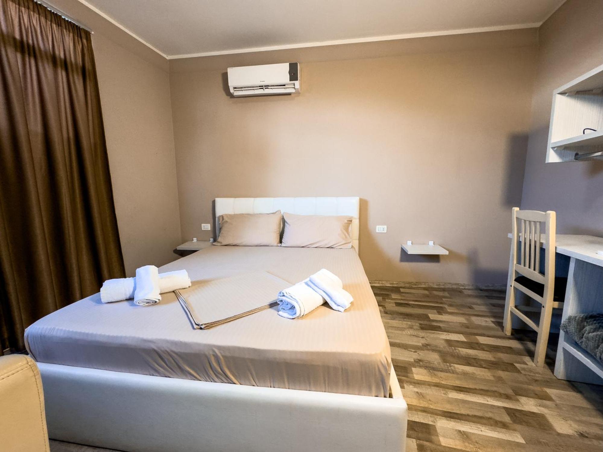 Shkodra Budget Hotel ภายนอก รูปภาพ