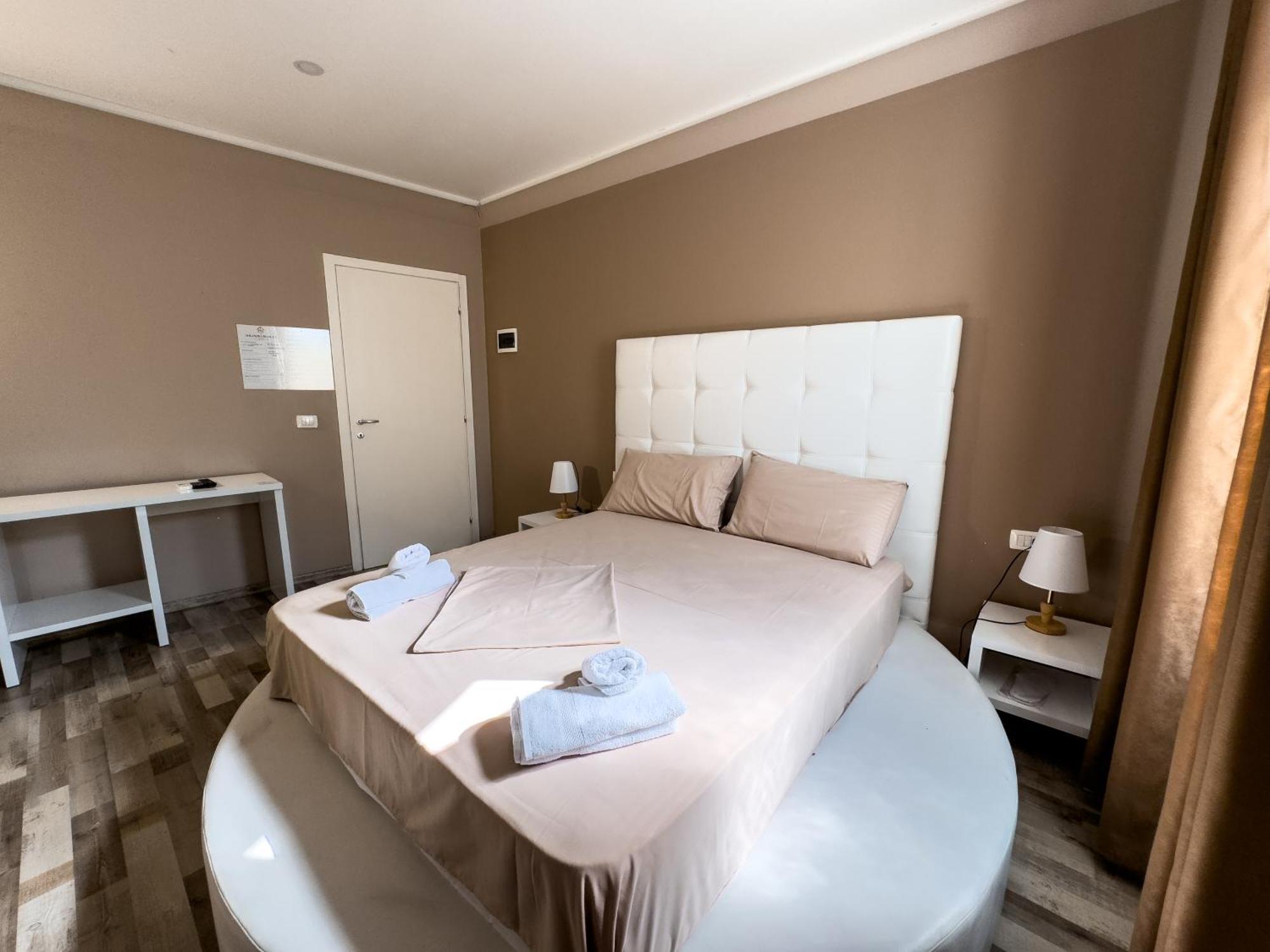 Shkodra Budget Hotel ภายนอก รูปภาพ
