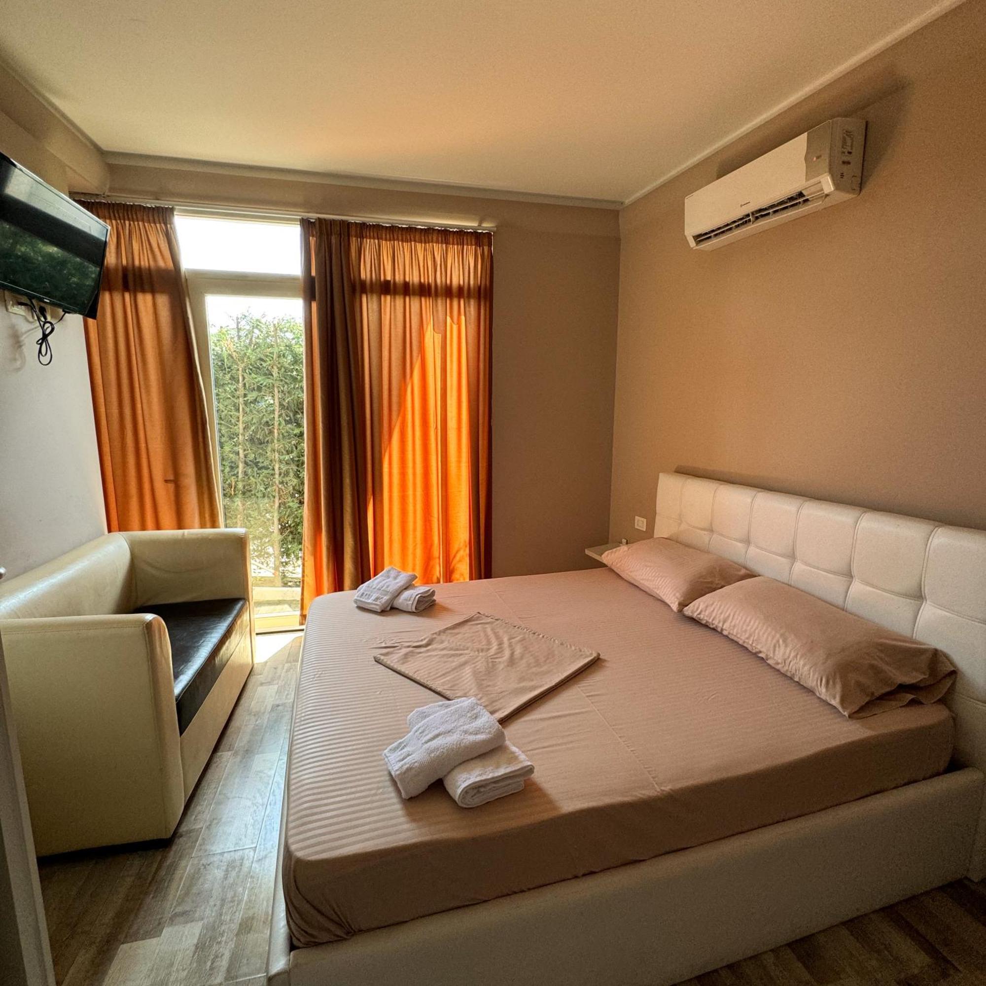 Shkodra Budget Hotel ภายนอก รูปภาพ